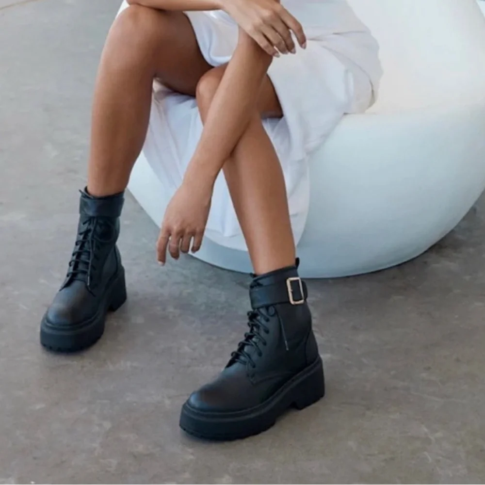 NWOT Billini Xanti vegan leather platform combat lug sole ankle boots - Picture 3 of 11